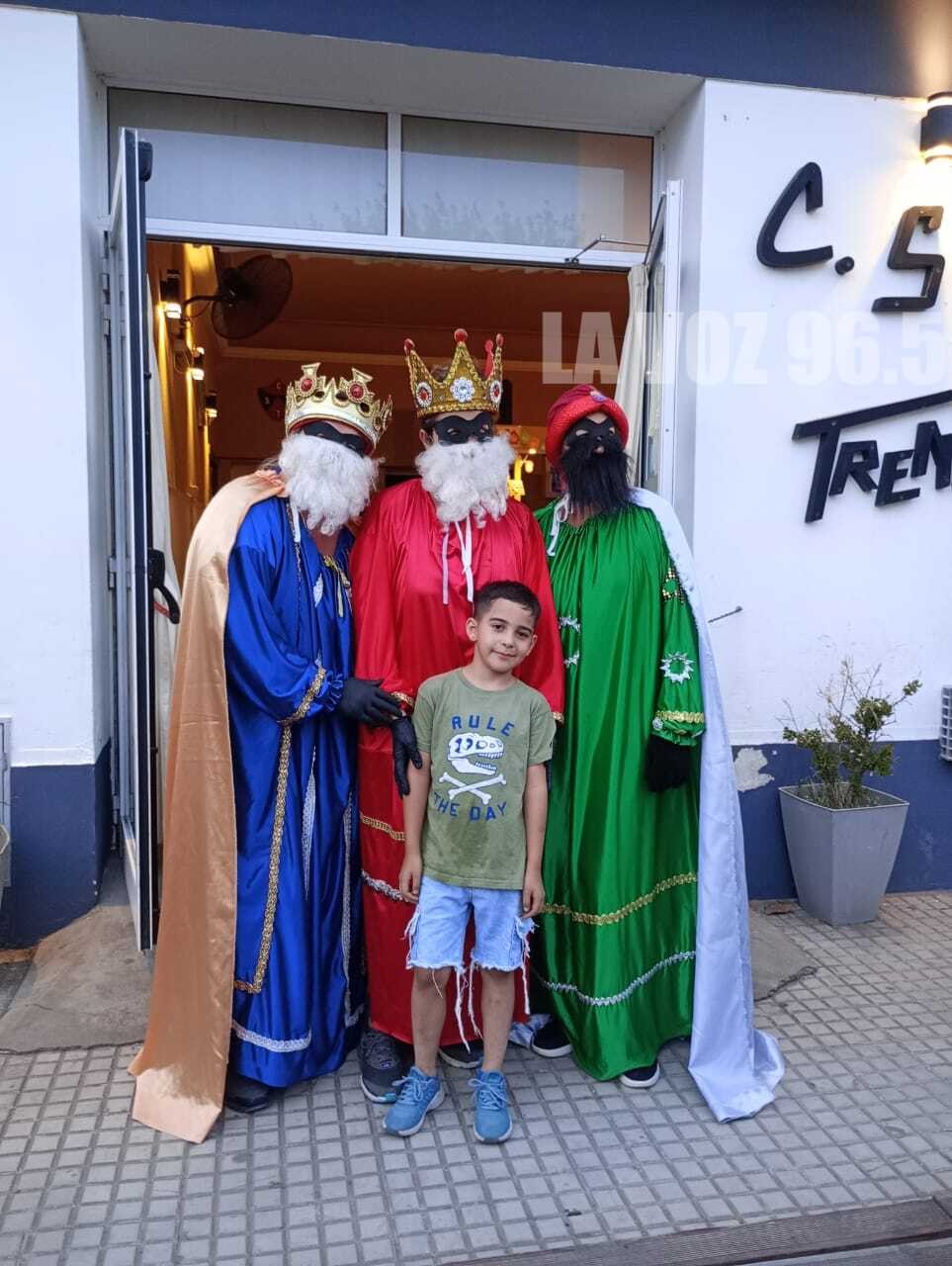 LOS REYES EN TRENEL