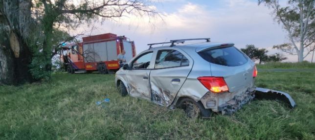 Siniestro vial en la Ruta 102: un Chevrolet Onix y una Toyota Hilux resultaron involucrados