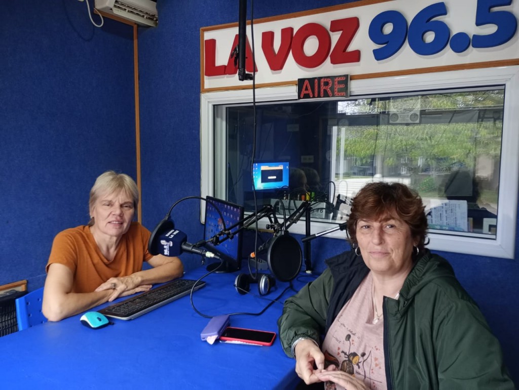 Visitaron los estudios de La Voz integrantes de la Comisión de la Biblioteca Popular Juan B Justo 