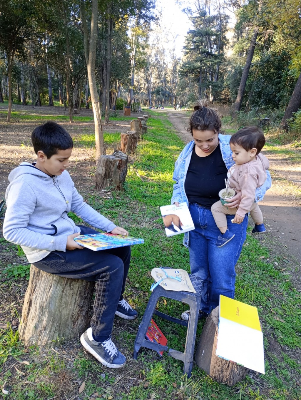 INTERCAMBIO DE LIBROS EN TRENEL