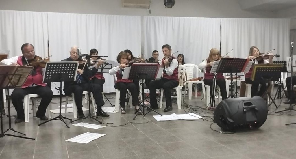 La Orquesta de Cámara se presentó el domingo en Trenel 