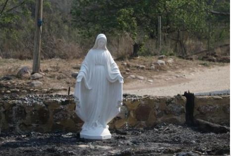  La impactante imagen de una Virgen intacta tras el paso del fuego en Córdoba