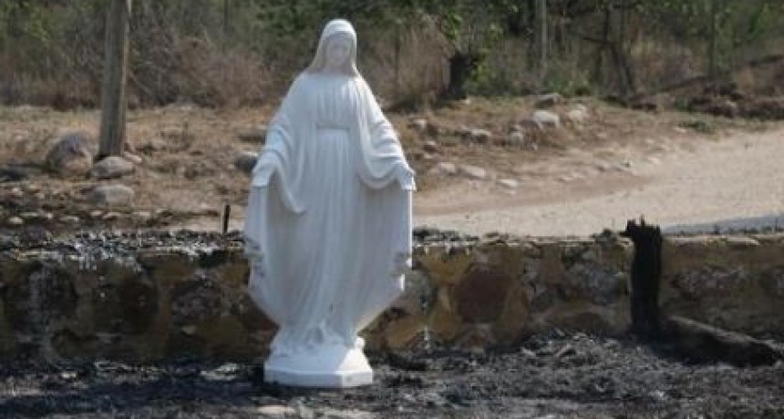  La impactante imagen de una Virgen intacta tras el paso del fuego en Córdoba