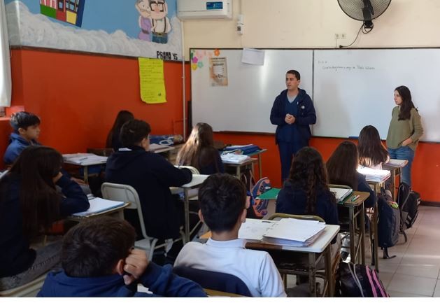 CHARLA SOBRE NUTRICIÓN, VIDA SALUDABLE Y PREVENCIÓN DE ENFERMEDADES  EN EL INSTITUTO 25 DE MAYO DE TRENEL  