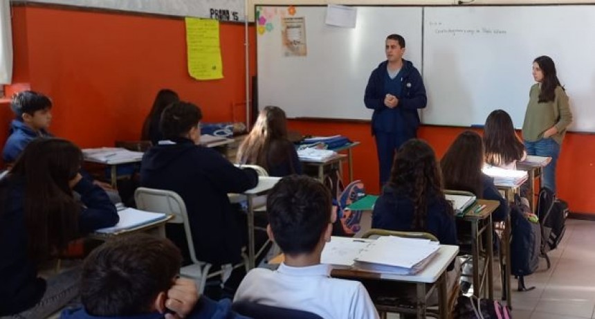 CHARLA SOBRE NUTRICIÓN, VIDA SALUDABLE Y PREVENCIÓN DE ENFERMEDADES  EN EL INSTITUTO 25 DE MAYO DE TRENEL  