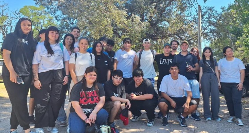 Secundario Malvinas de Trenel - Alumnos de 6º año participaron de una experiencia educativa en Santa Rosa