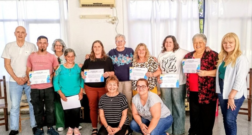 ENTREGA DE CERTIFICADOS DEL TALLER DE RESTAURACIÓN DE MUEBLES Y OBJETOS