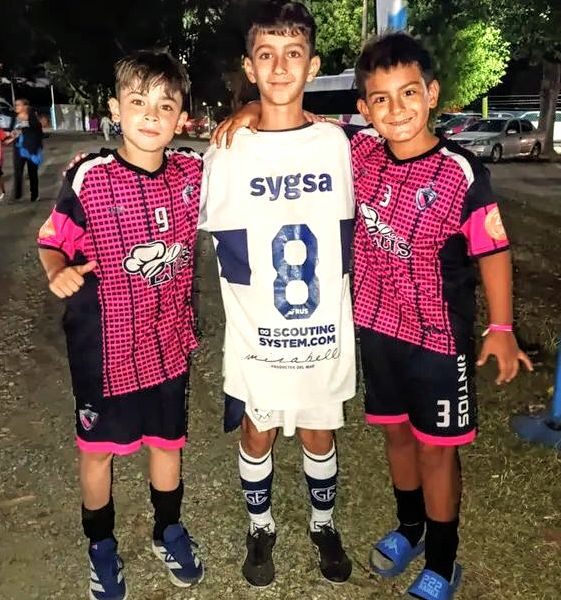 TRES PEQUEÑOS DE TRENEL FUERON PARTE DE UN HISTÓRICO TORNEO INFANTIL CON MÁS DE 2.000 FUTBOLISTAS.