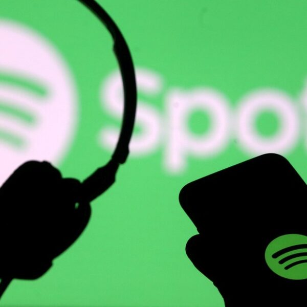 Creó música con IA, usó bots y estafó por 8 millones de dólares a Spotify, Apple, YouTube y Amazon