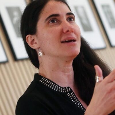 La activista cubana Yoani Sánchez denunció que la policía no le permite salir de su casa en La Habana