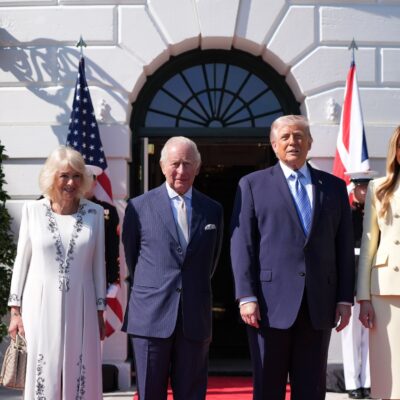El rey Carlos III llegó a Estados Unidos para una visita de Estado y fue recibido por Melania y Donald Trump