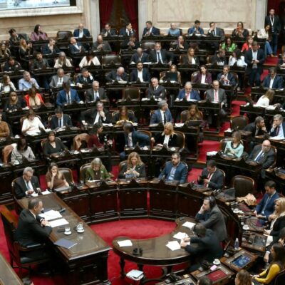 Adorni leyó, describió un país que no existe y no despejó dudas sobre su patrimonio