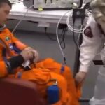 qué teléfono eligió la NASA para Artemis II y cuál es su función clave