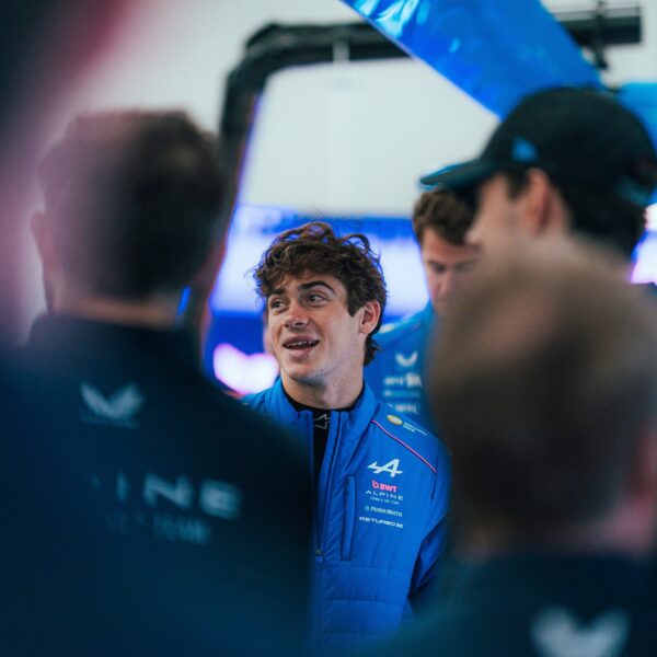 Franco Colapinto sumó rodaje en Silverstone, mientras que en Buenos Aires salieron nuevas entradas para la exhibición y se agotaron enseguida