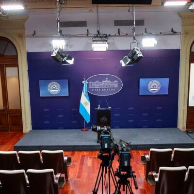 El Gobierno reabre la sala de prensa de la Rosada, pero Adorni duda si pararse frente a los micrófonos