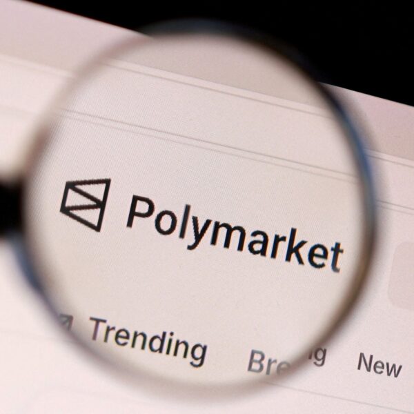 Demandan a un empleado de Google por ganar 1,2 millones de dólares apostando en Polymarket quienes serían los personajes más buscados de 2025