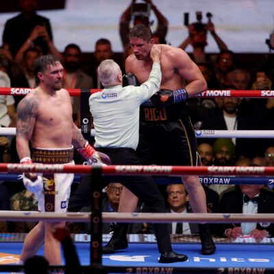 Usyk la pasaba mal con una leyenda del kickboxing, pero un nocaut técnico polémico le salvó el invicto en Egipto